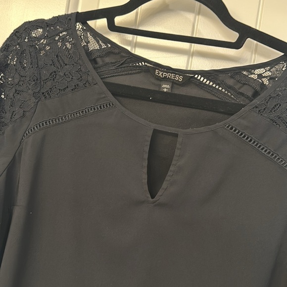 4 Express Tops Included - Picture 8 of 9